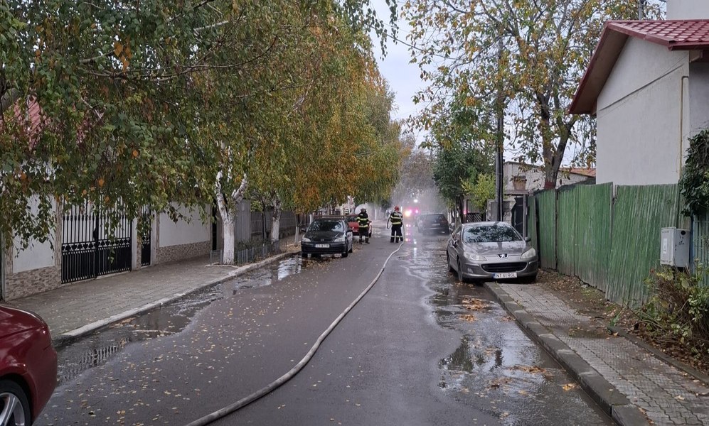 Alertă în Năvodari după ce o șoferiță a rupt o conductă de gaz: 30 de case, evacuate. „Toată lumea spunea să fug”