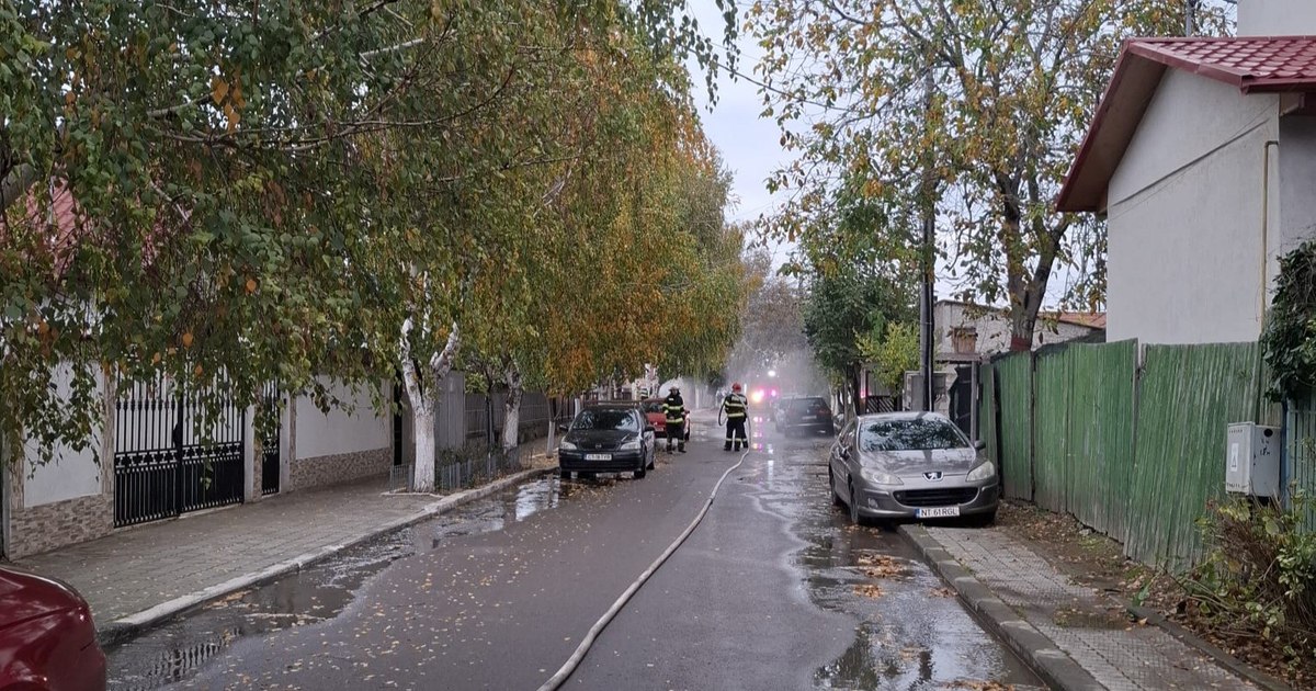 Alertă în Năvodari: o șoferiță a avariat o conductă de gaz, evacuate 30 de case.