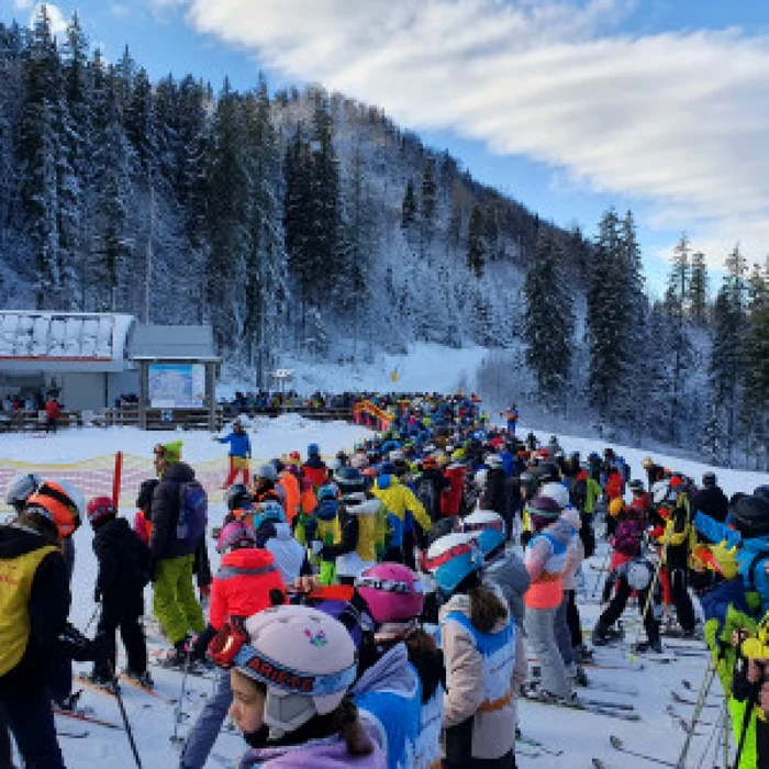 Turiştii vor fi obligaţi şi anul acesta să cumpere fizic punctele pe cardul de schi FOTO Ioan Buciumar