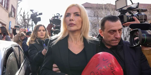 Laura Vicol iese din arestul central (Serviciul Independent de Reținere și Arestare Preventivă) București. FOTO Inquam Photos / Octav Ganea