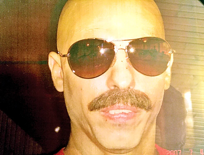 Dan Negru s-a plimbat cu fața asta vreo oră prin mall