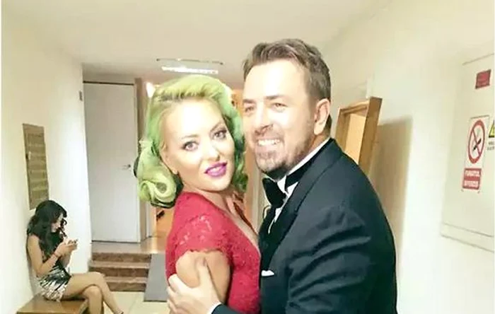Delia a îmbrăcat o rochie roşie ca focul la concertul lui Horia