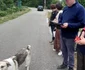 Campanie de semnături strânse de PSD în satul Zmeurătu - Stoeneşti din Vâlcea în pandemie fără distanţare socială - 19 iulie Foto Dorina Gheorghe