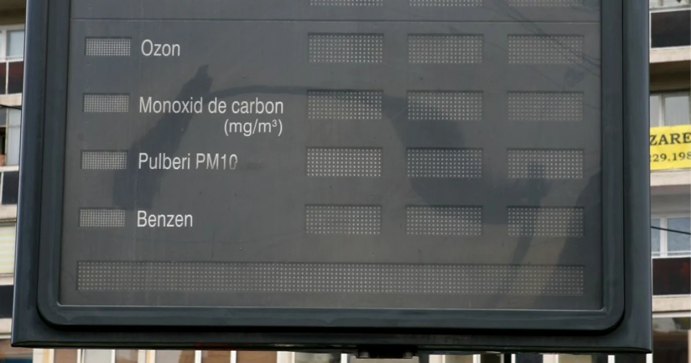 Şoferii vor fi atenţionaţi dacă nivelul de Monoxid de Carbon este prea mare prin nişte panouri instalate în pasaje FOTO Adevărul