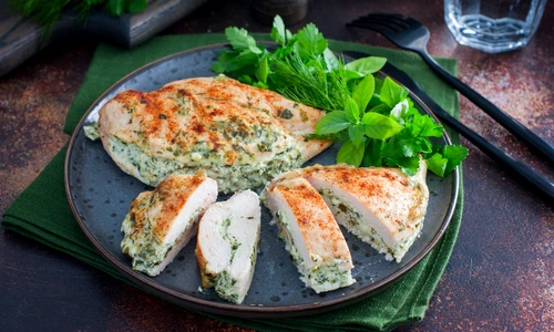 piept pui umplut leurda branza shutterstock 1854376801 jpg