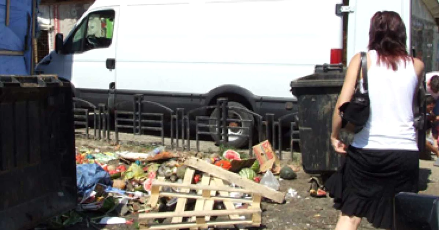 Neamt: Comercianţii din Piaţa 1 Mai: „Trăim ca-n lagăr“