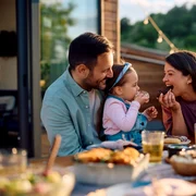 Familie cu doi copii FOTO Shutterstock