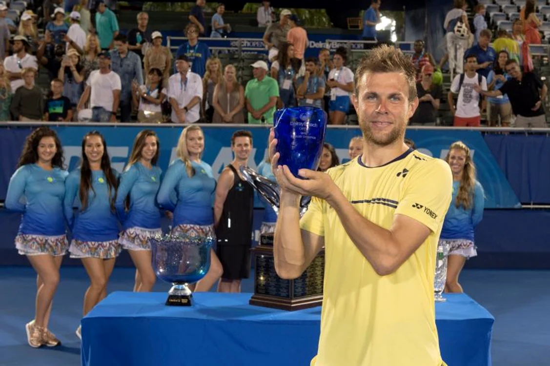 
    Radu Albot, cu trofeul cucerit la Delray BeachFoto: Facebook  
