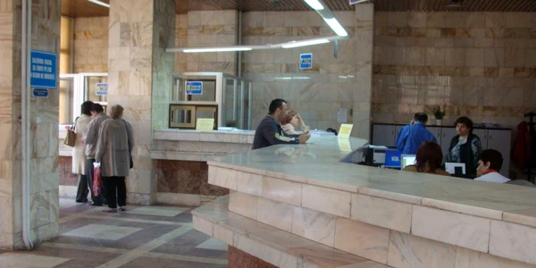 Angajaţii din instituţii speră să nu fie pe lista celor disponibilizaţi