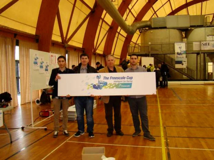 Studenţii din Craiova sunt mândrii de premiul pe care l-au obţinut la concursul de inventică