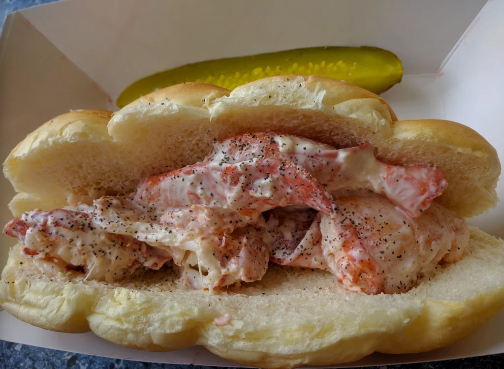 Lobster roll FOTO wikipedia