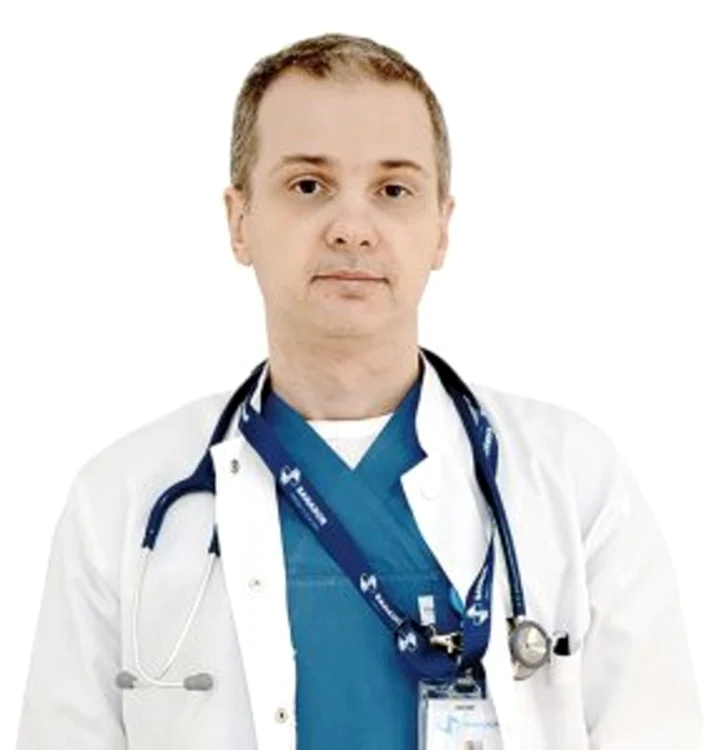 Dr. Andrei Rogoz este medic specialist Boli Infecțioase la Spitalul Sanador din Capitală