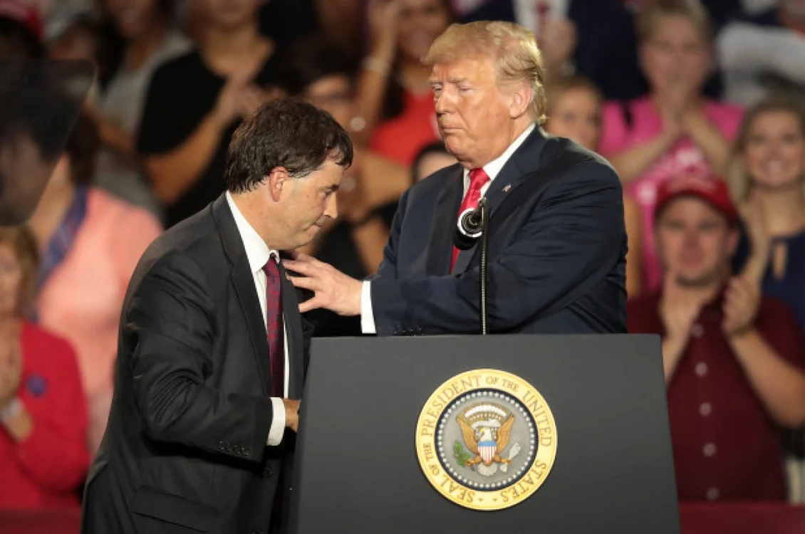 Donald Trump afişându-şi sustinerea pentru Troy Balderson (stânga) FOTO Getty Images