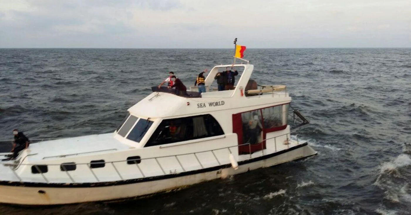 Nava a fost tractată de poliţiştii de frontieră până în portul Constanţa. FOTO: Garda de Coastă