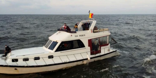 nava cu migranti la bord prinsa de politistii de frontiera