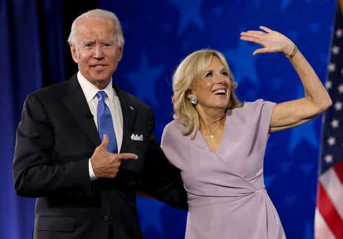 Joe Biden, alături de soția sa, Jill jpeg