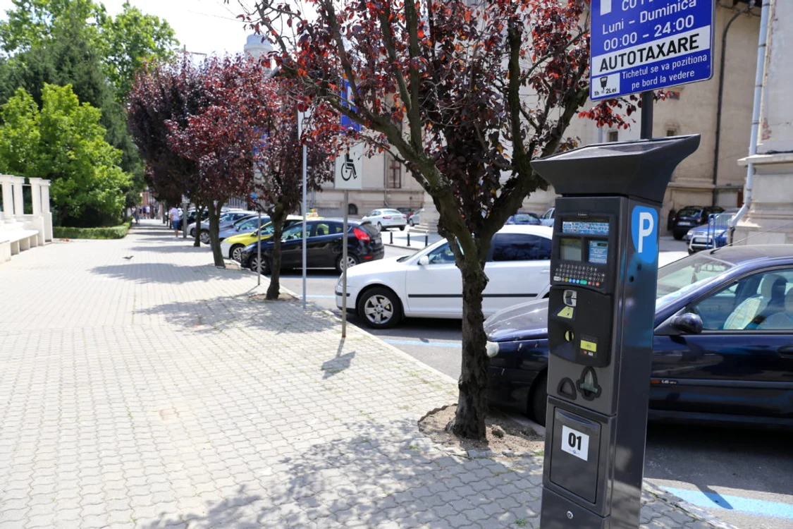 Un bărbat a fost taxat de 70 de ori pentru o oră de parcare în centrul CraioveiFOTO: g