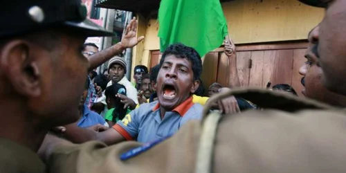 Confruntări între simpatizanţii favoritului în cursa electorală din Sri Lanka şi forţele de ordine