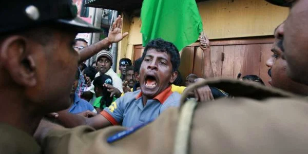 Confruntări între simpatizanţii favoritului în cursa electorală din Sri Lanka şi forţele de ordine