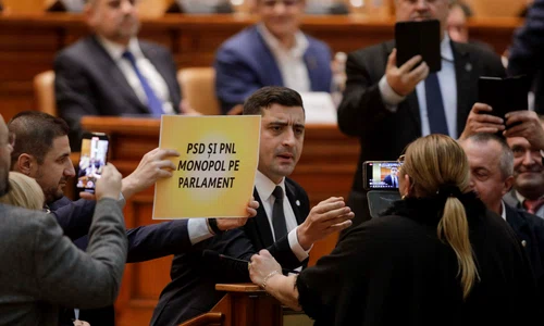 Ședința plenului reunit al Camerei Deputaților și Senatului pentru dezbaterea bugetului României pe anul 2024, în București. FOTO Inquam Photos / George Călin
