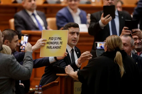 Ședința plenului reunit al Camerei Deputaților și Senatului pentru dezbaterea bugetului României pe anul 2024, în București. FOTO Inquam Photos / George Călin