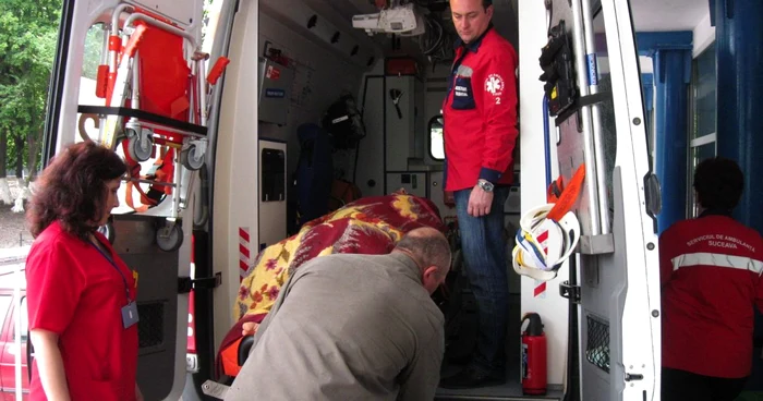 Victima a fost dusă la spital în stare foarte gravă.