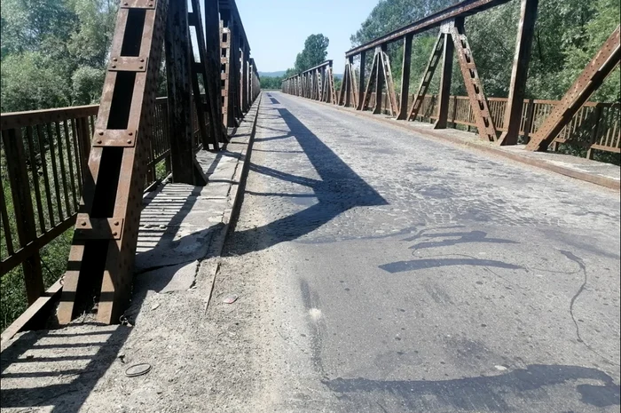 Podul, pericol public care face legătura între Botoșani și Suceava / FOTO: Cosmin Zamfirache