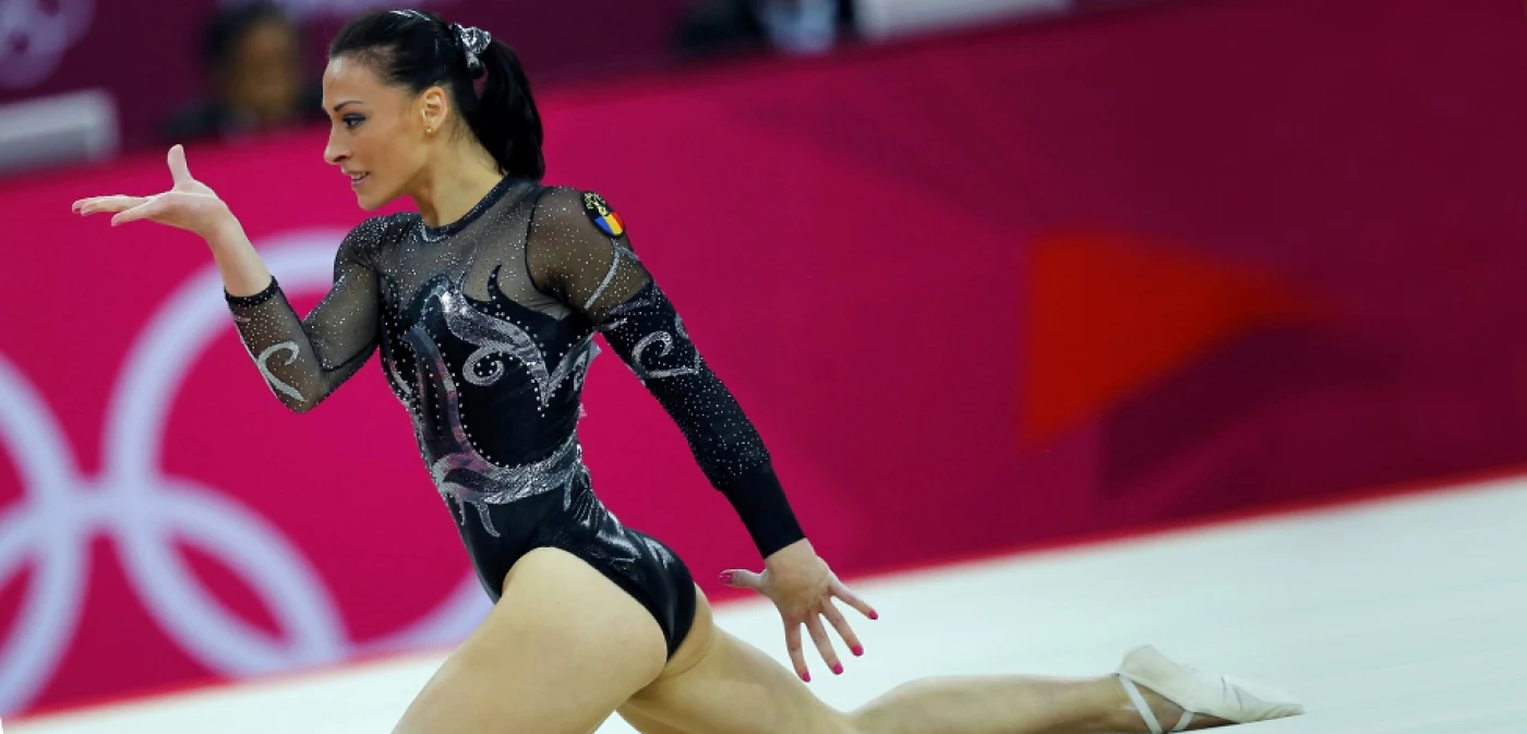 Mediafax | Cătălina Ponor, Larisa Iordache şi Sandra Izbaşa au reprezentat România în finalele de la bârnă şi sol