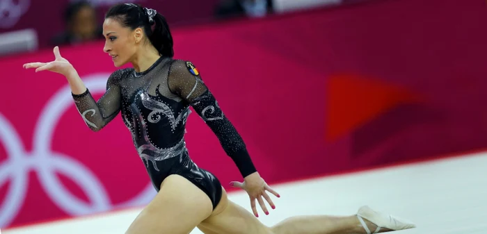 Mediafax | Cătălina Ponor, Larisa Iordache şi Sandra Izbaşa au reprezentat România în finalele de la bârnă şi sol