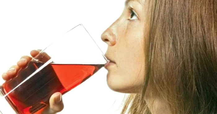 Îndulceşte compotul cu steviozidă, un îndulcitor sănătos de 300 de ori mai dulce decât zahărul