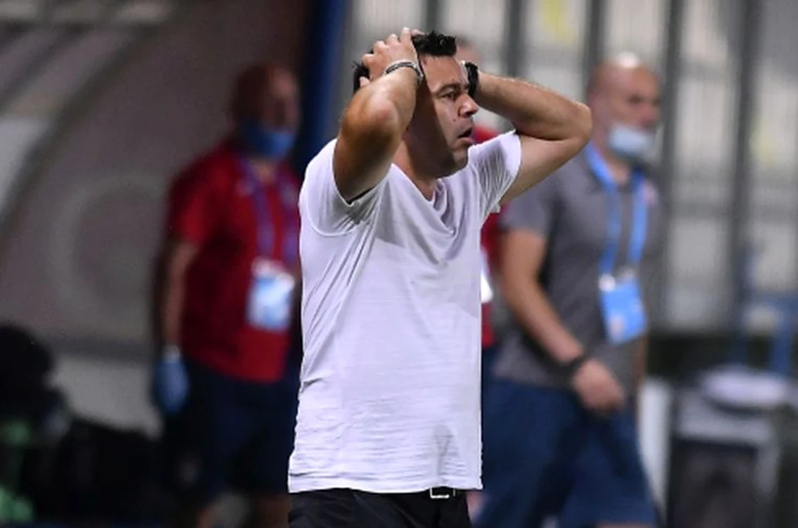Cosmin Contra și-a pus mâinile în cap când a văzut cum a jucat echipa luiFOTO: Sportpictures.eu