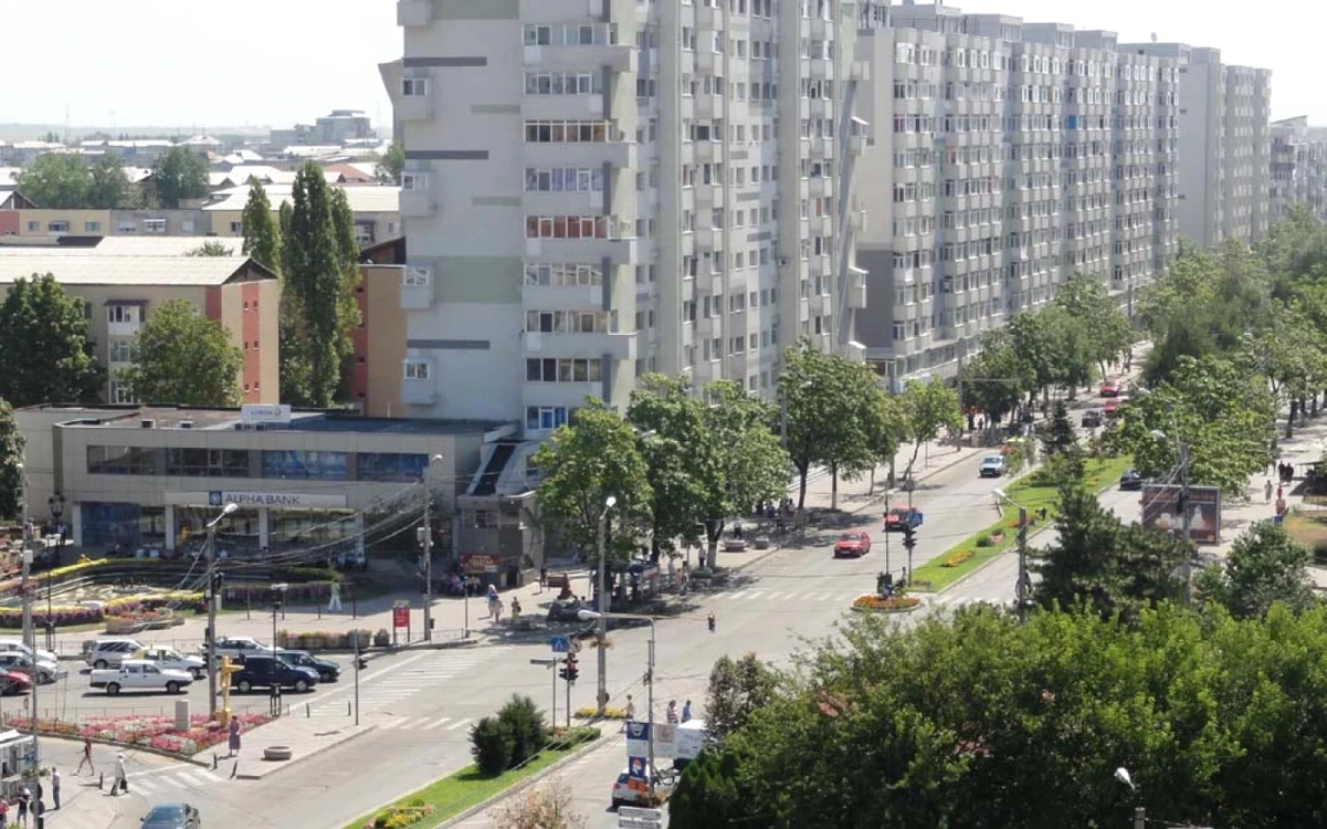 Blocul unde a avut loc incidentul se află pe bulevardul A.I. Cuza din centrul Slatinei... (FOTO: Adevărul)