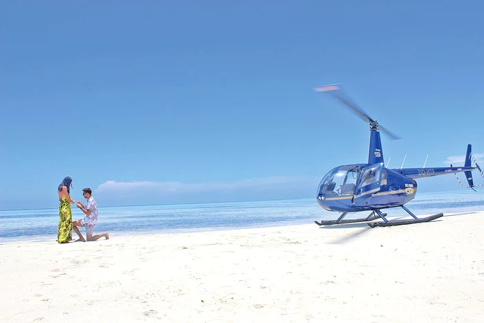 
    Mihai Jitianu a cerut-o in casatorie pe iubita sa, Diana, pe o insula  