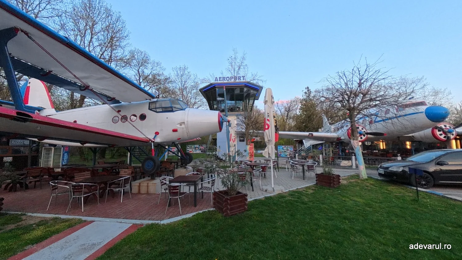 Misterul avioanelor sovietice în care petreceau românii. Cum au ajuns „avio-baruri” în două orașe din Timiș