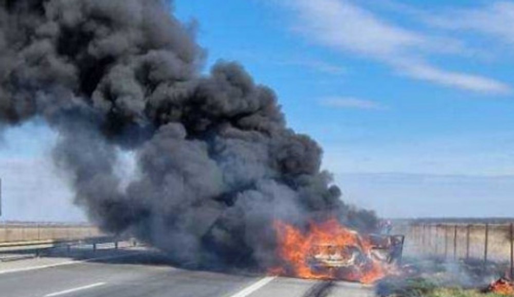 Tineri arși de vii, după o urmărire cu poliția. Mașina gonea cu 185 km/h, iar șoferul a refuzat să oprească