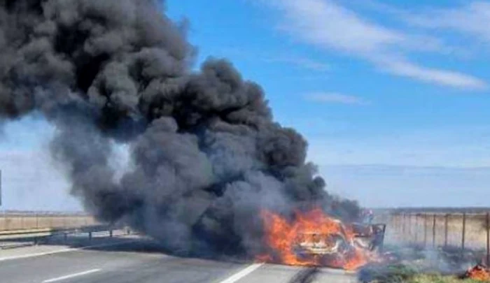 Autoturismul a ars complet FOTO: Arhivă, Adevărul