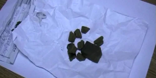 Tineri prinsi cu pistol si marijuana FOTO PLG Galati