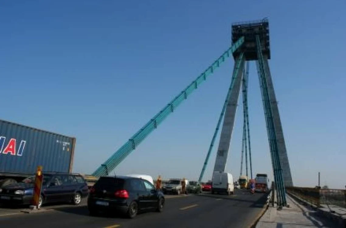 
    Restricțiile pe pod vor fi valabile până în iunie  
