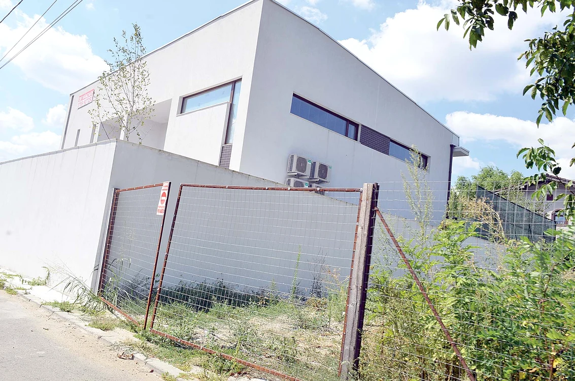 
    Solista și-a scos la vânzare vila pe care o împarte cu Keo  