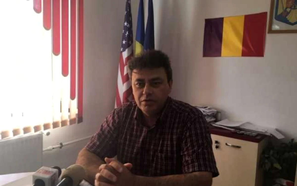 
    Primarul din Deveselu, județul Olt, Ion Aliman, a murit după ce a fost infectat cu noul coronavirusfoto: Adevărul  