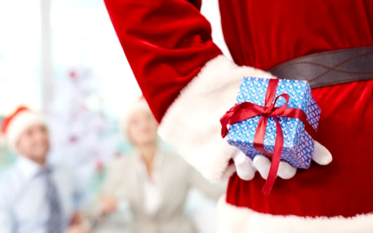 
    Secret Santa este deja o tradiție în preajma Crăciunului Foto: agrafa.ro  