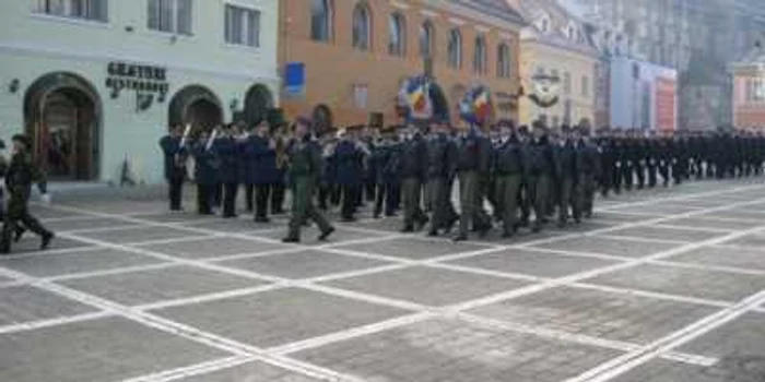 Militarii vor defila în centrul oraşului. FOTO Adevarul