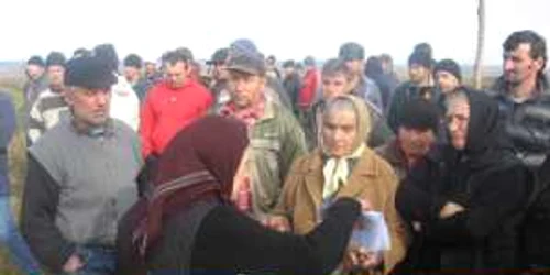 Sătenii din Hănţeşti adună actele pe care le vor prezenta magistraţilor