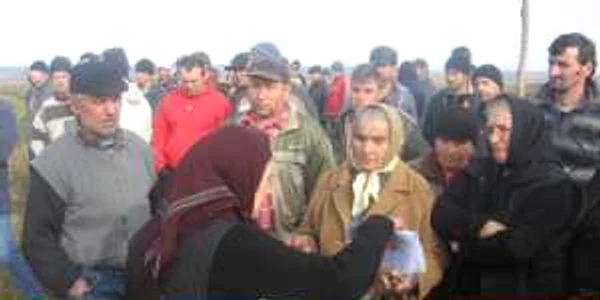 Sătenii din Hănţeşti adună actele pe care le vor prezenta magistraţilor