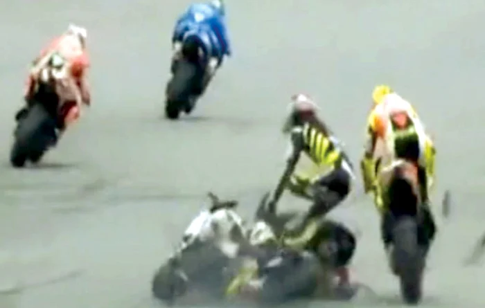 Românul s-a dezechilibrat şi a fost călcat pe cap de un alt concurent