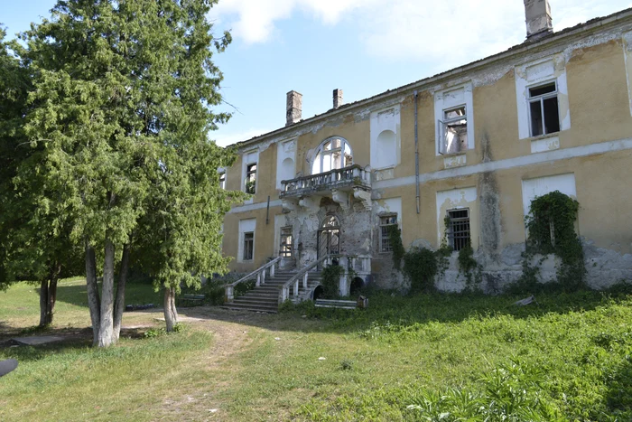 Partea din spate a conacului, înainte de incendiu FOTO Monumenteneamt.ro