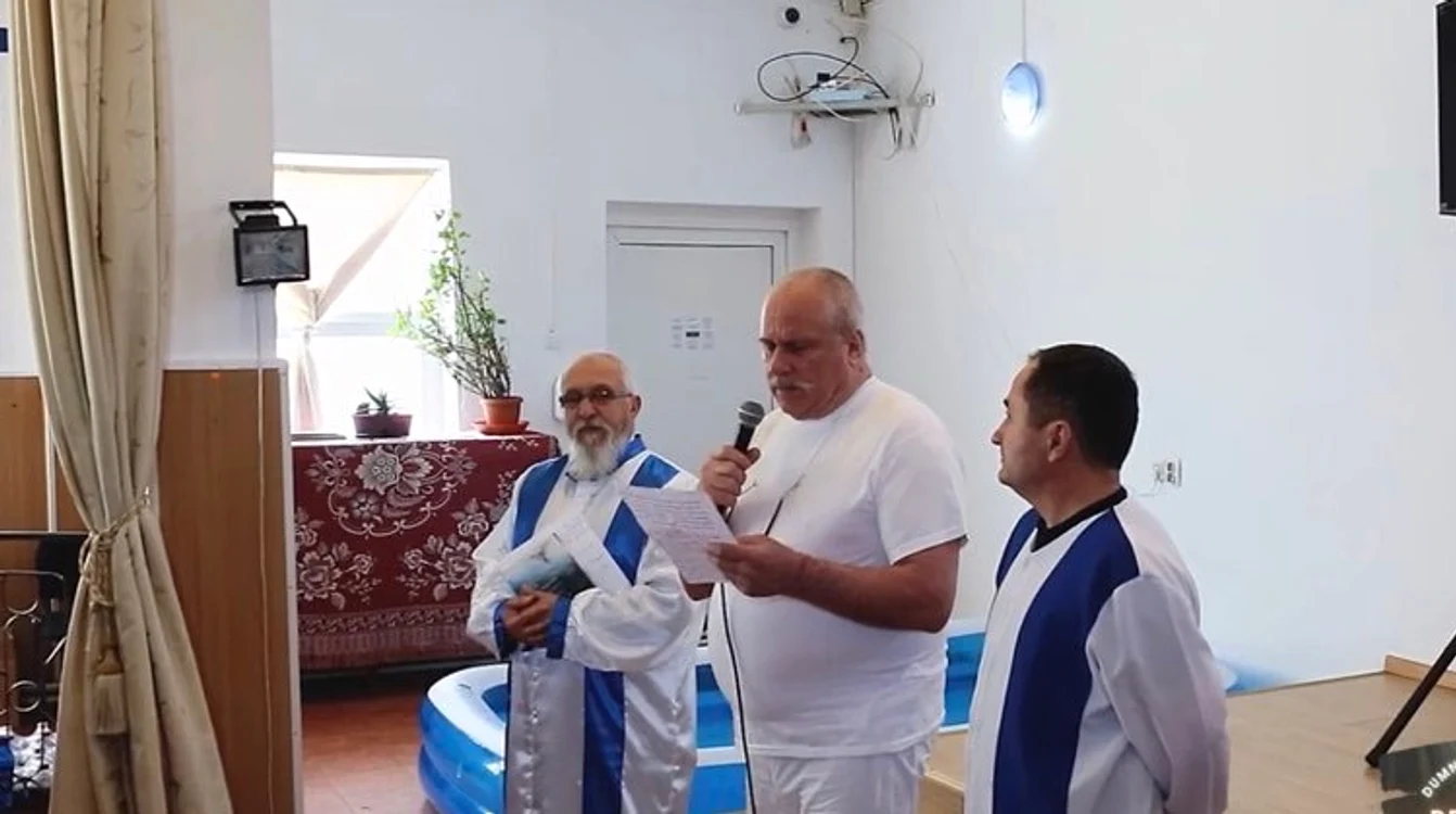Gheorghe Dincă, înainte de a fi botezat în Penitenciarul Craiova Captură video 