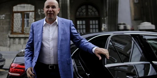  Cozmin Guşă acţionar majoritar Realitatea Media sa prezentat la sediul DNA în Bucureşti
