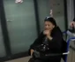 Elena solicitase cărucior cu rotile, în aeroport, la sosirea în România 