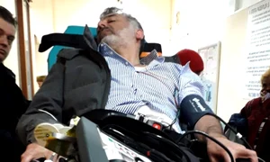 Joseph Hadad, dus la spital pe targă jpeg